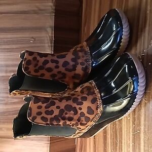 Suyu leopard 🐆  print rubber duck boots 9
